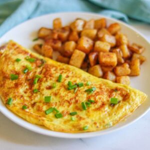 OMLETTE (PEPPERS, ONIONS, TOMATOES, CHEESE) W/ SIDE OF HOME FRIES
